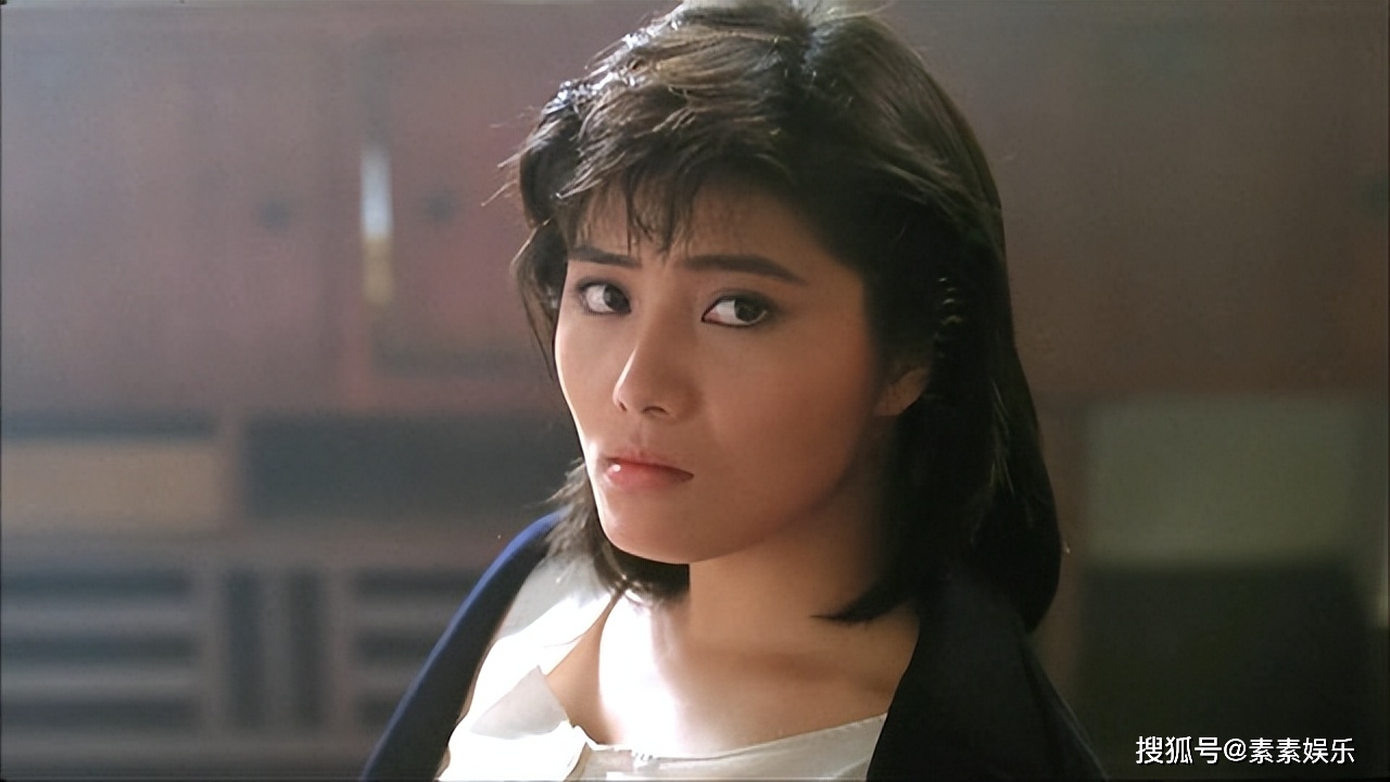 以前杨丽菁跟陈慧琳傻傻分不清楚.