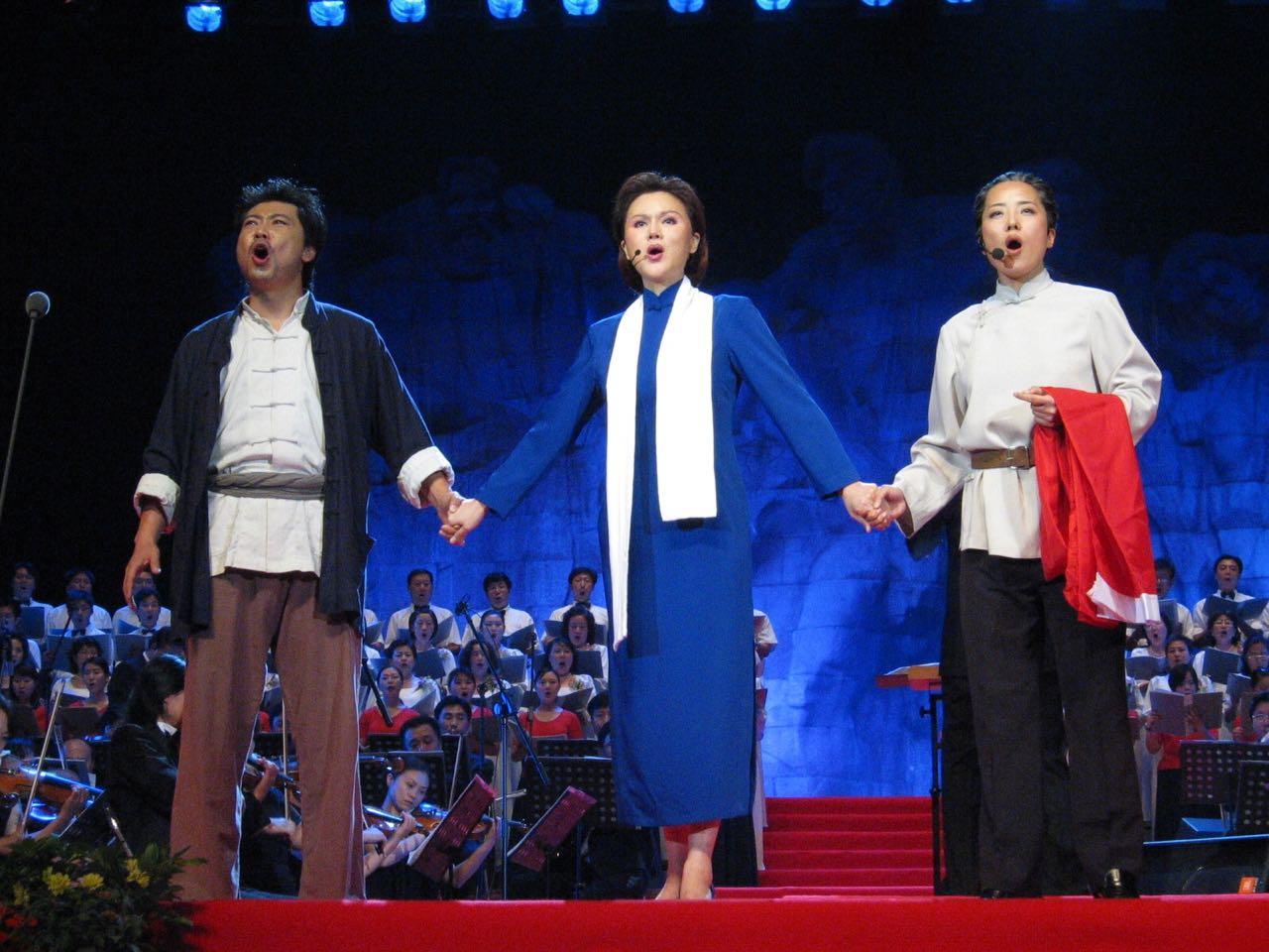 金曼,戴玉強歌劇《熱血頌》 劇照金曼1993年,佟鐵鑫因演唱央視《小