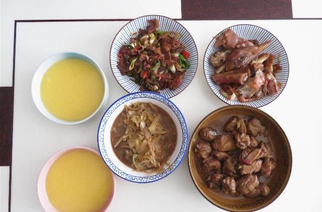 三口之家的午餐,四菜一汤,都是家常菜但营养又好吃,舒服暖胃!