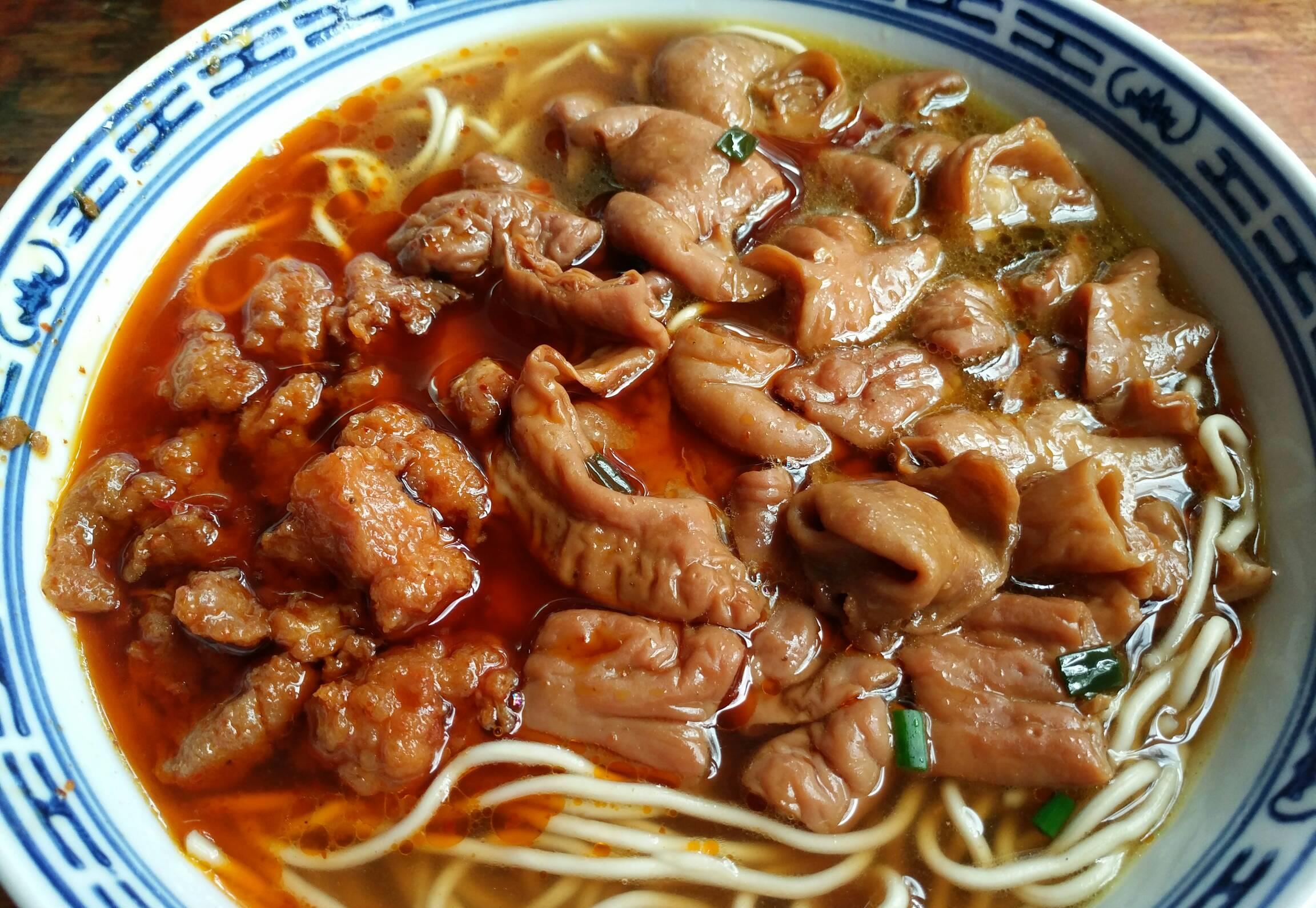 教你营养好吃的砂锅肥肠面,香气四溢超过瘾_料酒_花椒_葱花