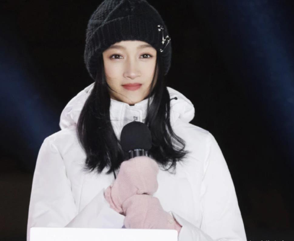 羽绒服加军大衣,还是遮不住好身材_穿着_天气_恋情