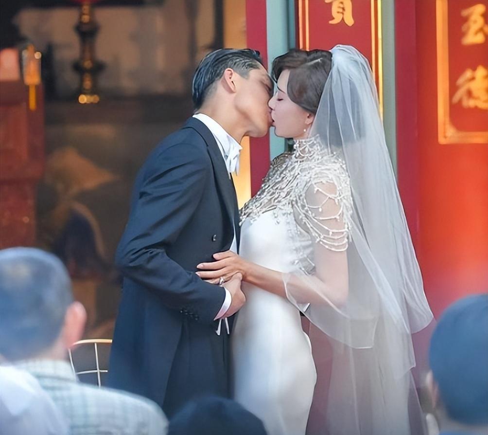 婚礼上黑泽良平多次深情拥吻了林志玲,表达了自己的爱意.