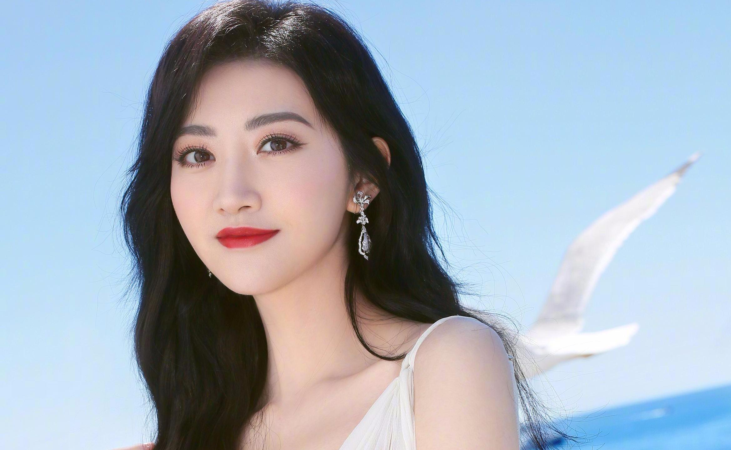 景甜:出道就是"大佬"级别为她作配,成龙甄子丹等都曾为她配戏_王思聪