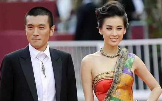 与伊能静都是“姐姐”，一瓶面霜200万，黄圣依的贵妇生活更不同