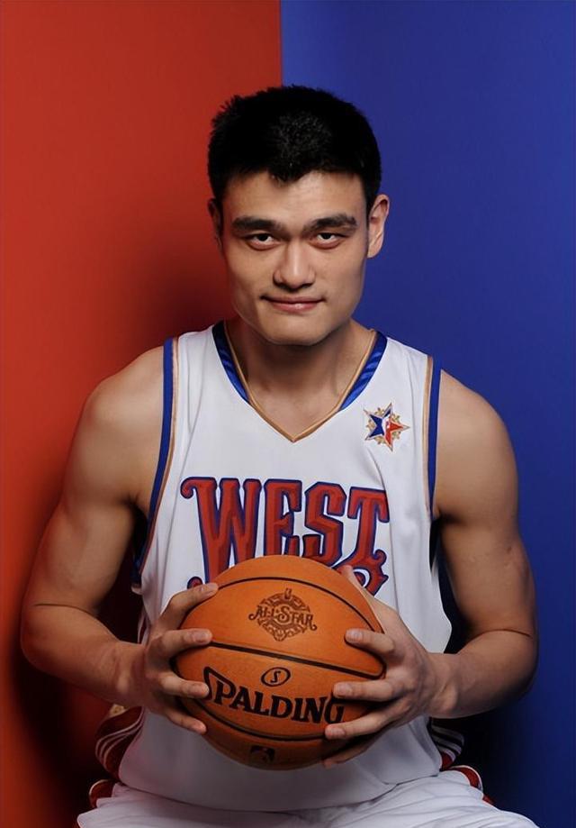 论在中国体育界的影响力,只有李娜他们三人是真正的巨星,李宁不算在内