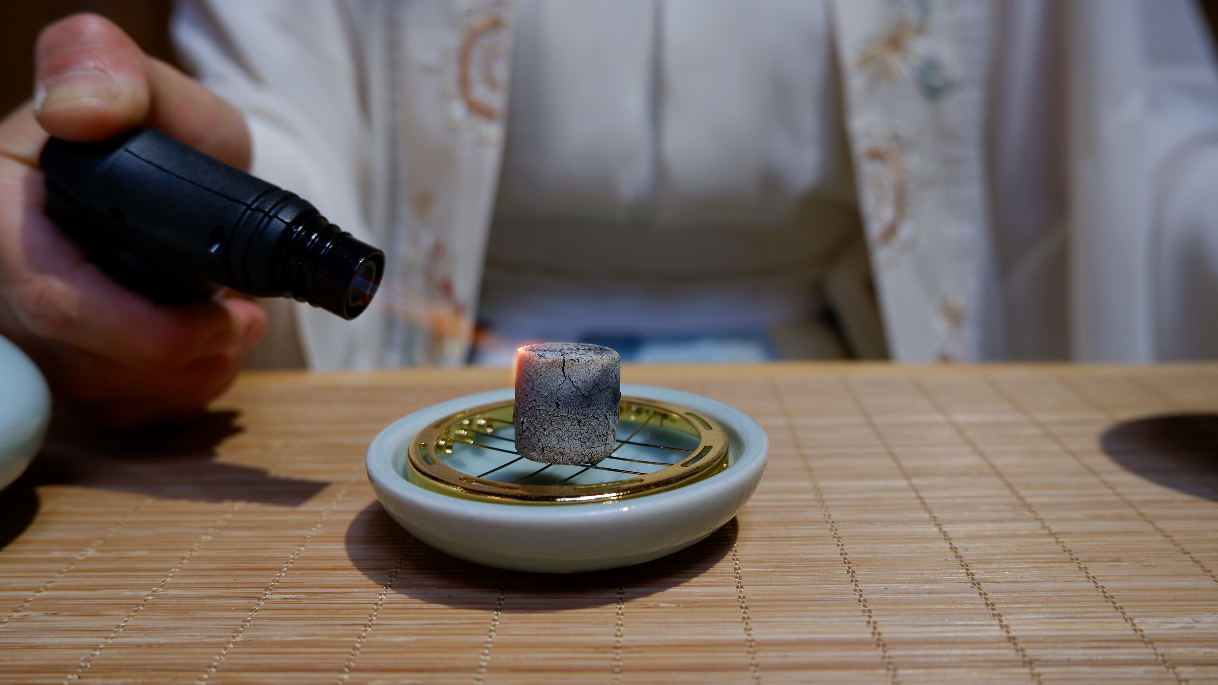 管窥昆明61公开课|隔火熏香:在一炉香中感受宋之风雅_龙涎香_沉香