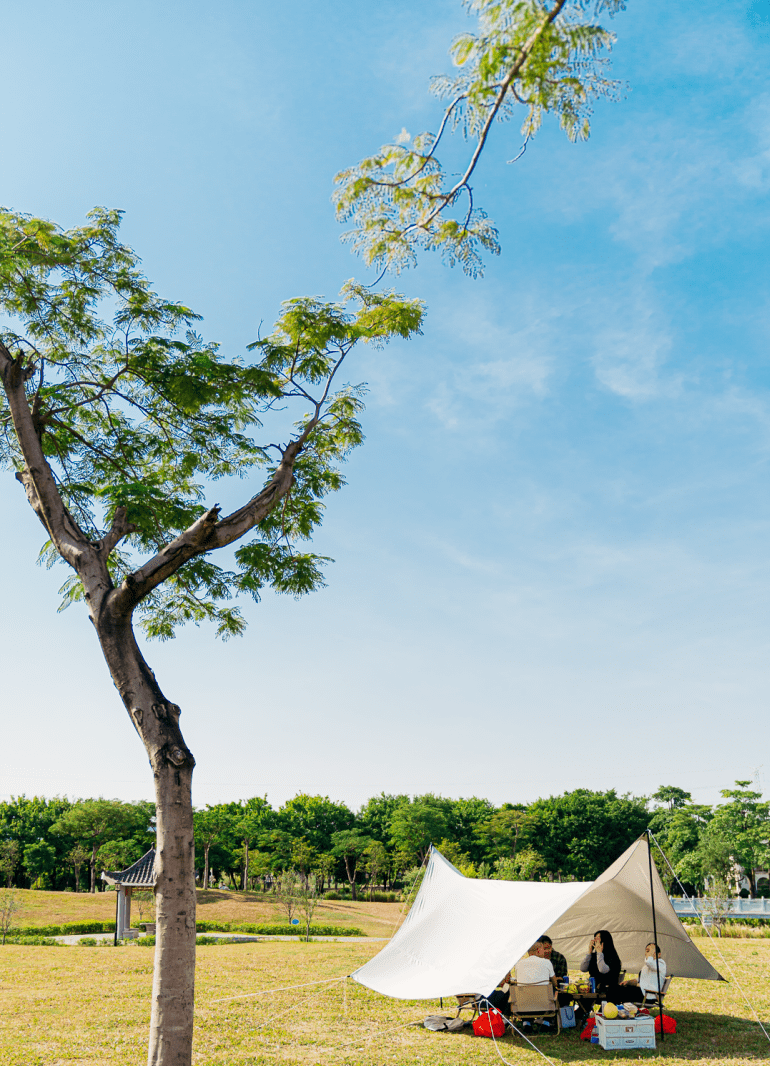 濱水棧道,觀景平臺等設施將串聯起石巖湖溼地公園,俯仰之間,陌上花