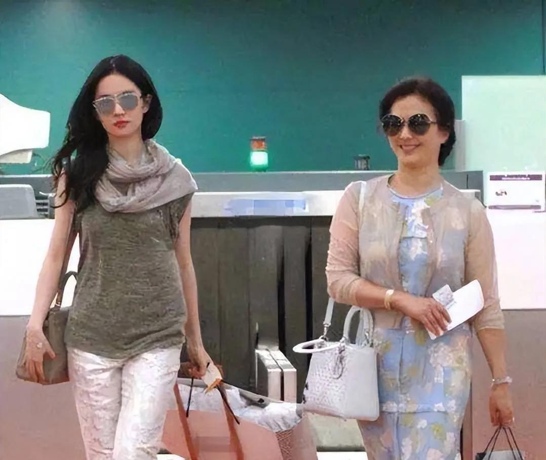 刘晓莉也想让丈夫和她一起回国,但丈夫的工作都在美国,无法移居中国