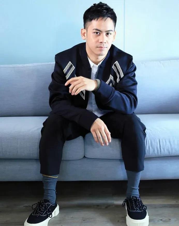 李安儿子李淳低调结婚,不靠父母,年轻有为,是星二代中的佼佼者_质疑