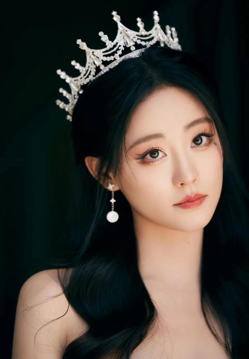 祝绪丹穿公主裙走秀 宛若神女降临 又仙又灵_纱裙_王冠_梦幻