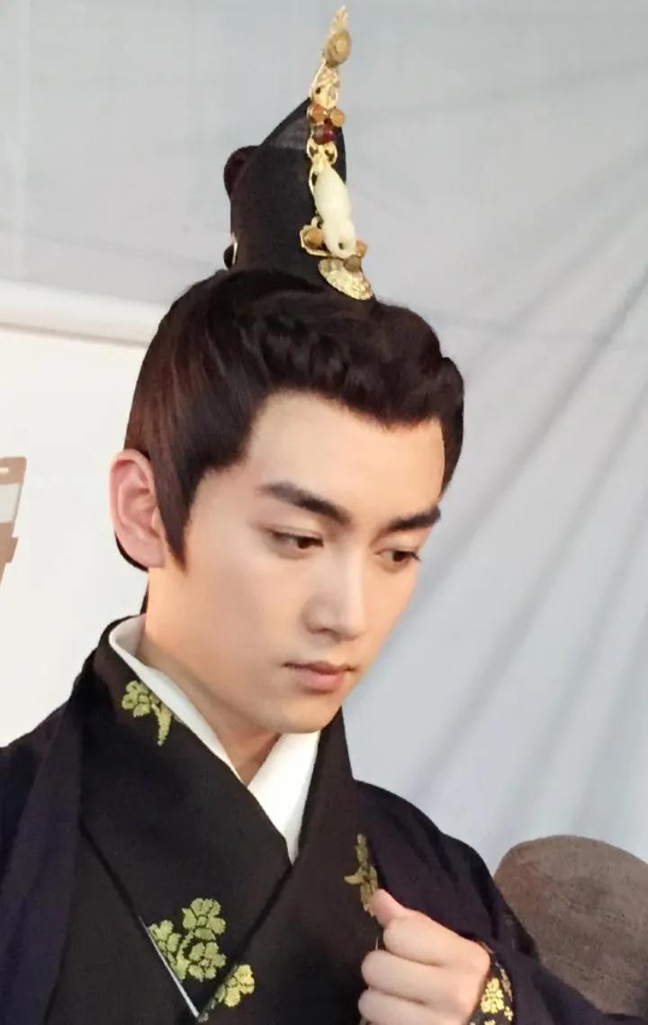 看了男明星古装束发照,才明白古人为什么要束发_造型_陈星旭_头发