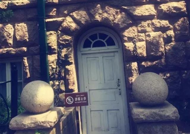 青岛花石楼地下室从未开放过,地下室两侧的石头有什么玄机?