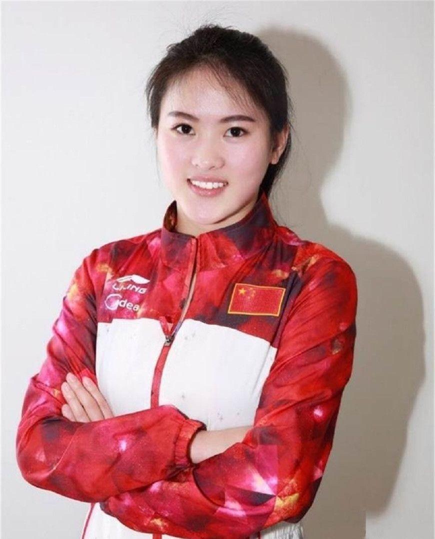 3,陈若琳何姿,1990年12月10日出生于广西南宁,中国女子跳水队运动员