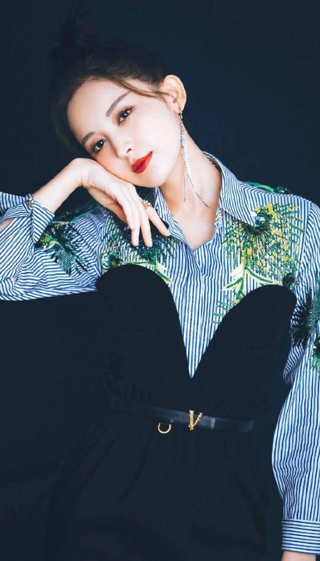 明星壁纸|李知恩(iu),古力娜扎,李沁壁纸_水心_公众_版权