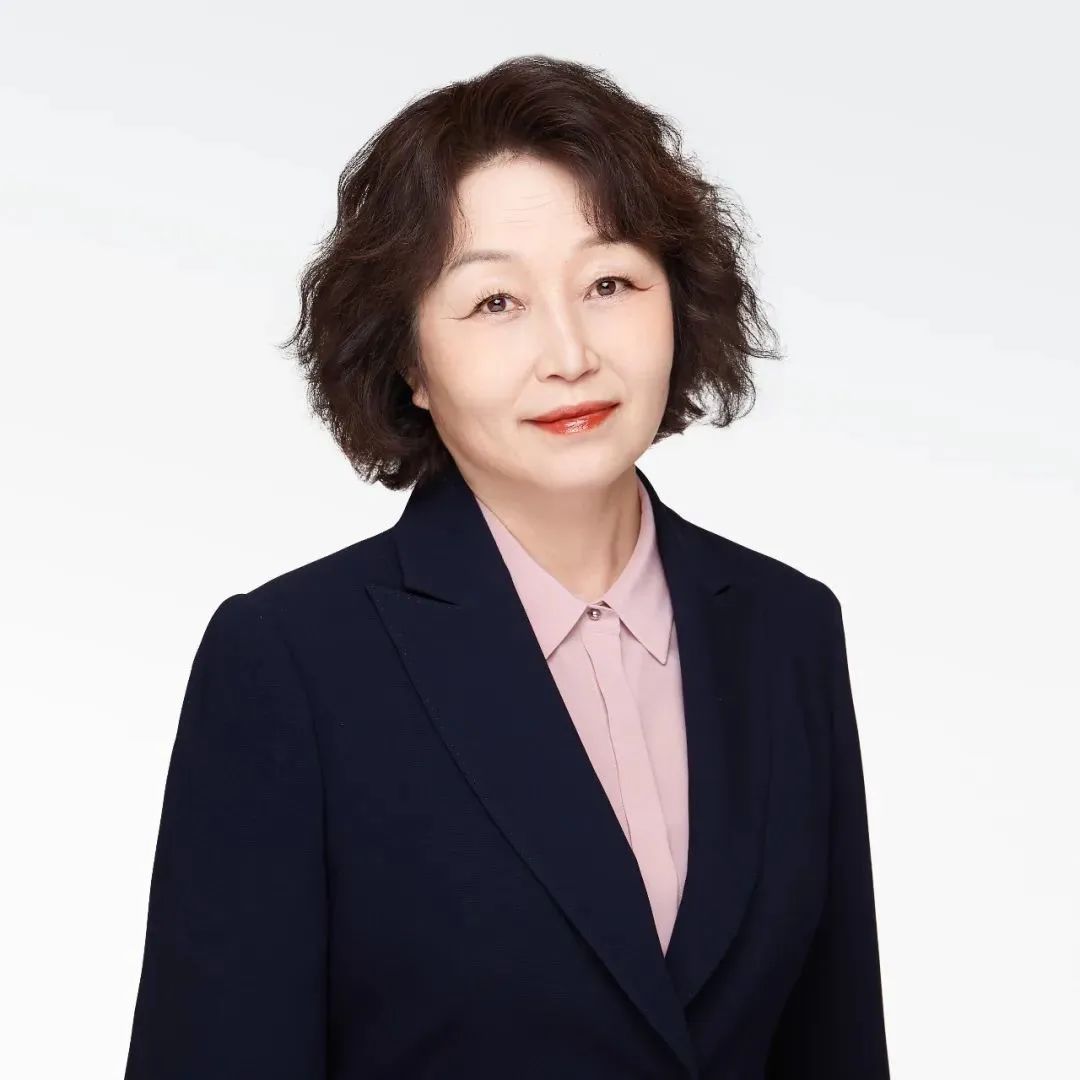 赵青,博士,教授,北京市教学名师,体育部教学委员会主任.