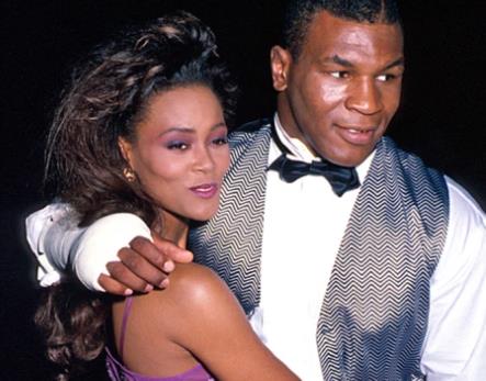 他还为泰森1988年与迈克尔·斯宾克斯(michael spinks)那场令人难忘的