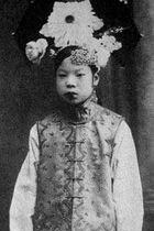 1953年,民妇傅玉芳临死前对清洁工丈夫说:我叫文绣,是大清皇妃_溥仪