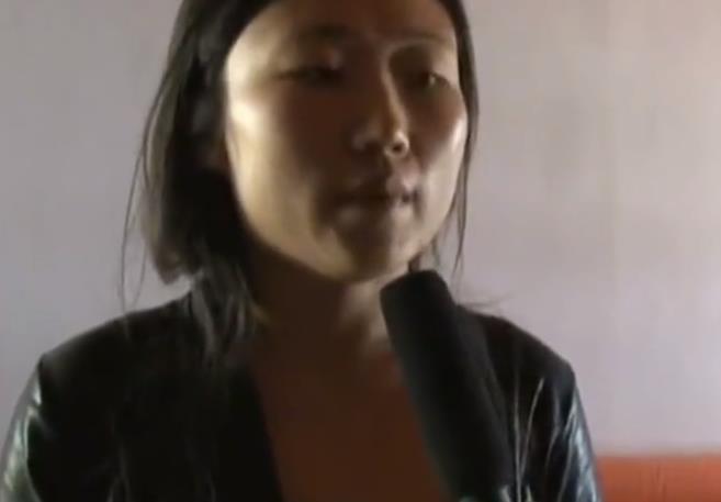 躺在床上的吴天昊看到杜夏娟满脸的害怕,但是他没有说话,就当吴天昊