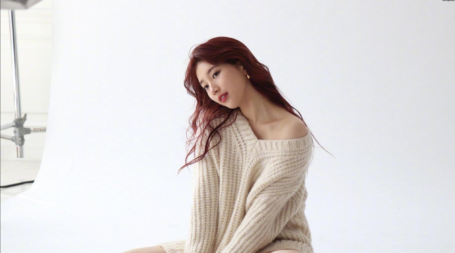 裴秀智拍画报花絮流出,酒红发色吊带红裙,演绎慵懒的优雅妙人儿_女生