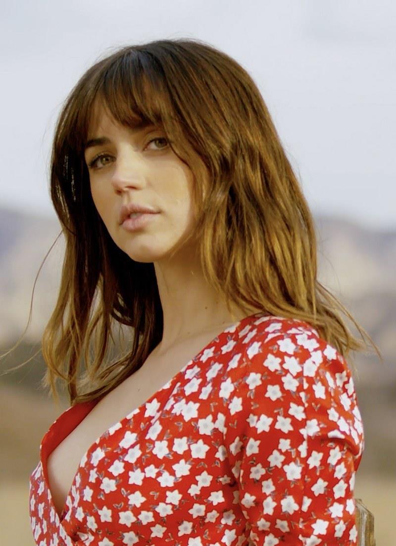 这是该系列的第一部衍生电影,主要讲述一位年轻的女杀手为家人报仇的