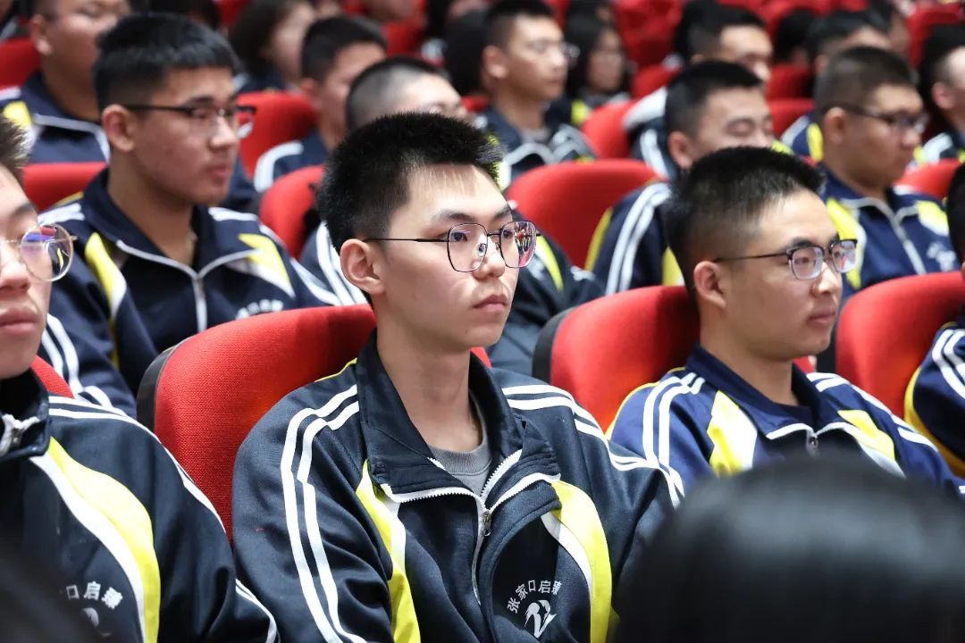 张家口启臻学校高二年级阶段性表彰暨期中动员大会顺利召开!