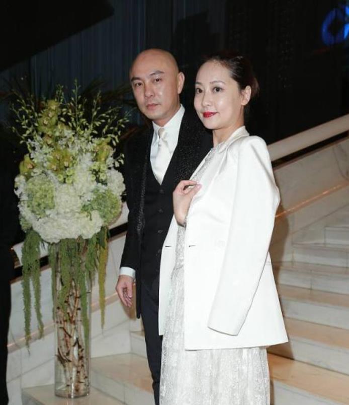 张卫健时隔531天终于见到老婆,现实中的韦小宝深情且专一_张茜_感情