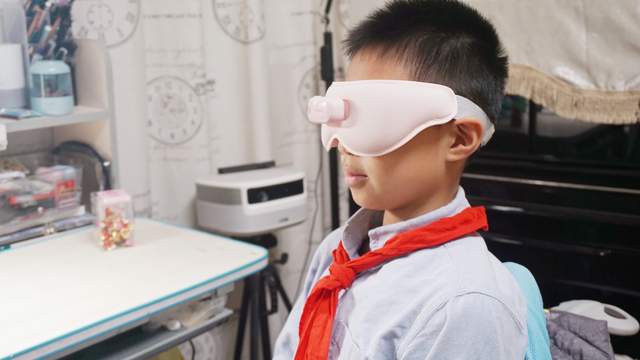 护眼仪比鸡蛋轻,还能学习?喵喵儿童护眼仪Pro体验