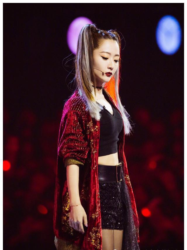 直到2023年,白冰参加了《乘风破浪的姐姐》才重新翻红.