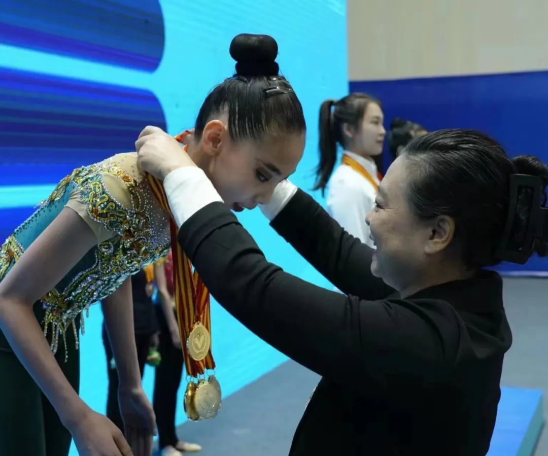 天津队王淇2022年全国艺术体操锦标赛包揽七金_少年组_单项_金牌