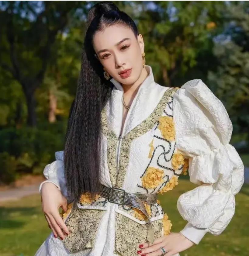 52岁钟丽缇做肠胃镜被曝怀孕!