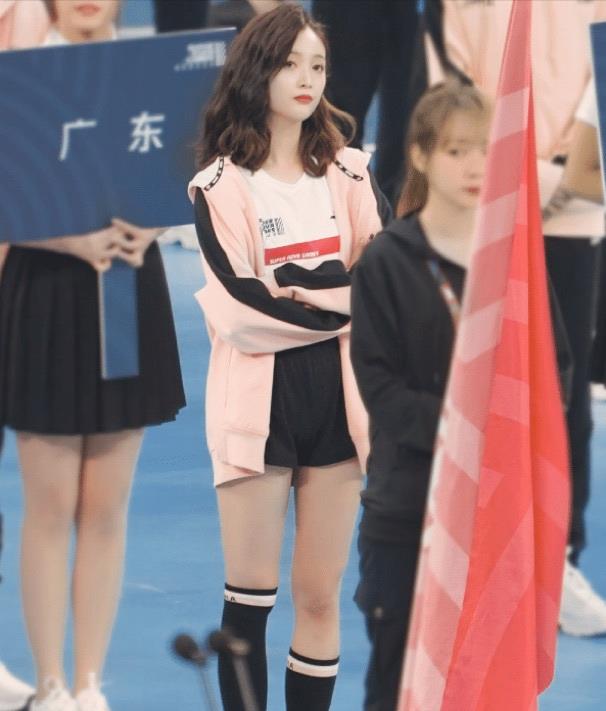 把袜子穿得一长一短,意外成为全场焦点_火箭少女_样式_行动