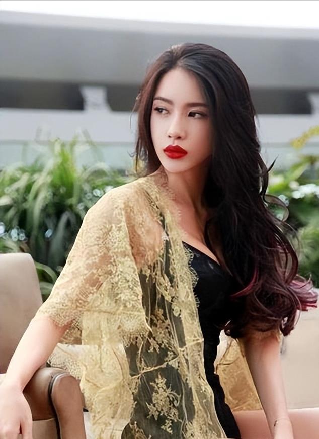 潘霜霜的"蚂蚁腰""少女肌",这么时尚的身材!_高冷_事情_性格