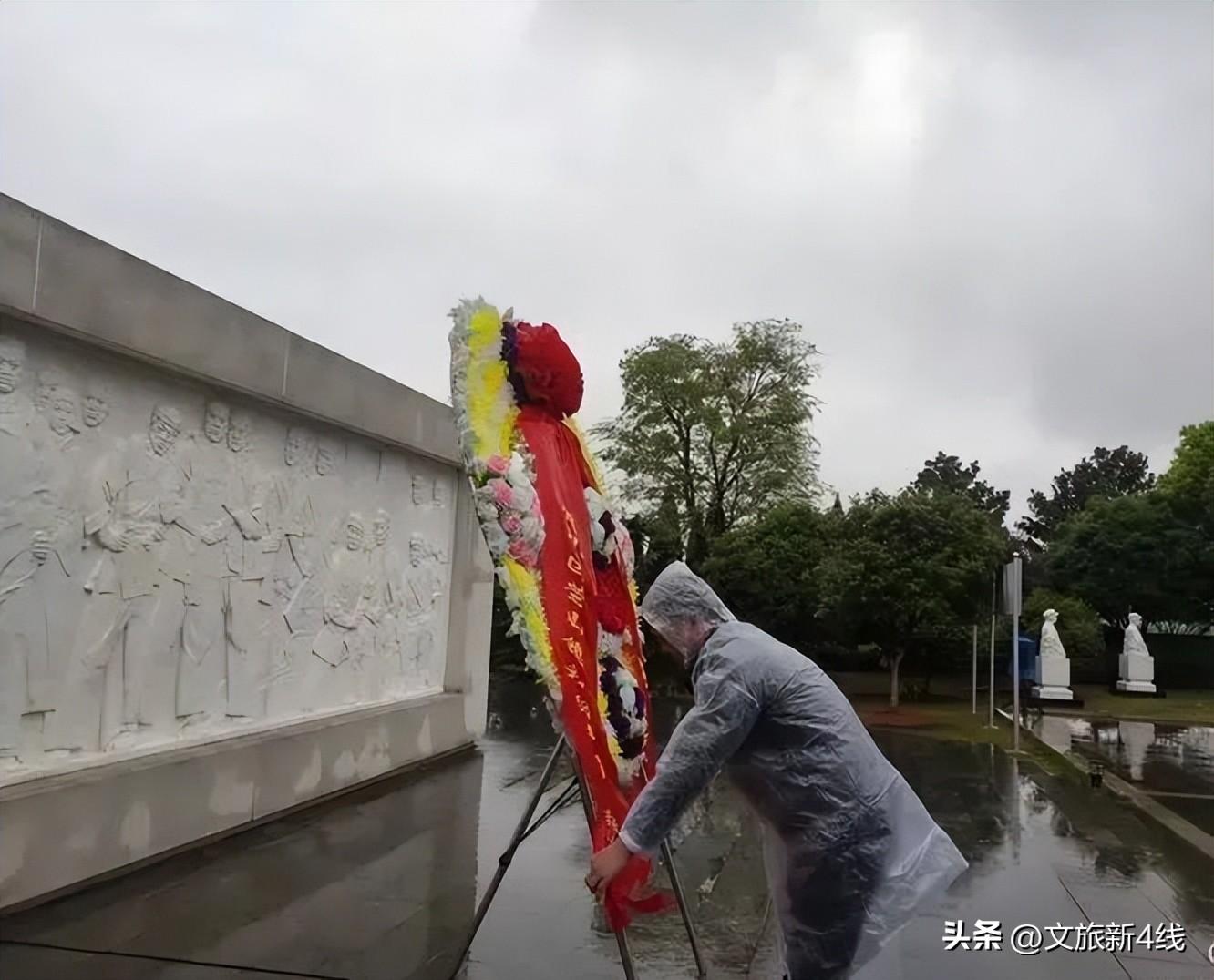 荣山中学党员教师赴抚州烈士陵园进行祭扫活动_革命_教育_范磷群