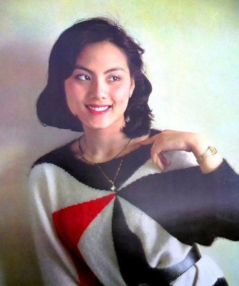 但乐韵并不知道,自己没有等来罗烈前来迎娶,而是等来了罗烈的正牌妻子