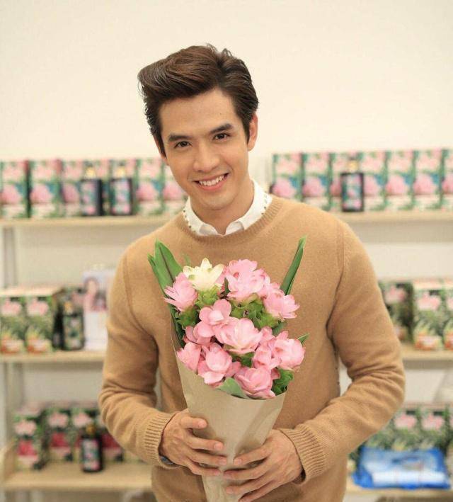 幸运女神lisa分享幸运,不仅自己涨粉飞快,众明星也是超人气_韩流_taew