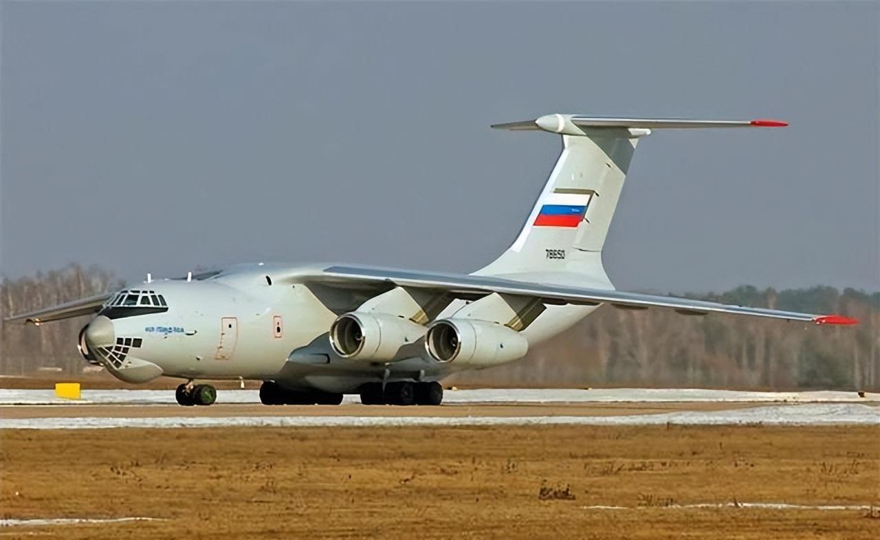 北约空军拦截俄罗斯加油机,这是在报复美国无人机被撞毁吗?