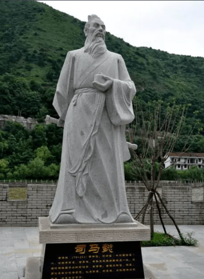 对于河内司马氏这种豪门望族,他不可能任由其游离于自己的掌控之外,把