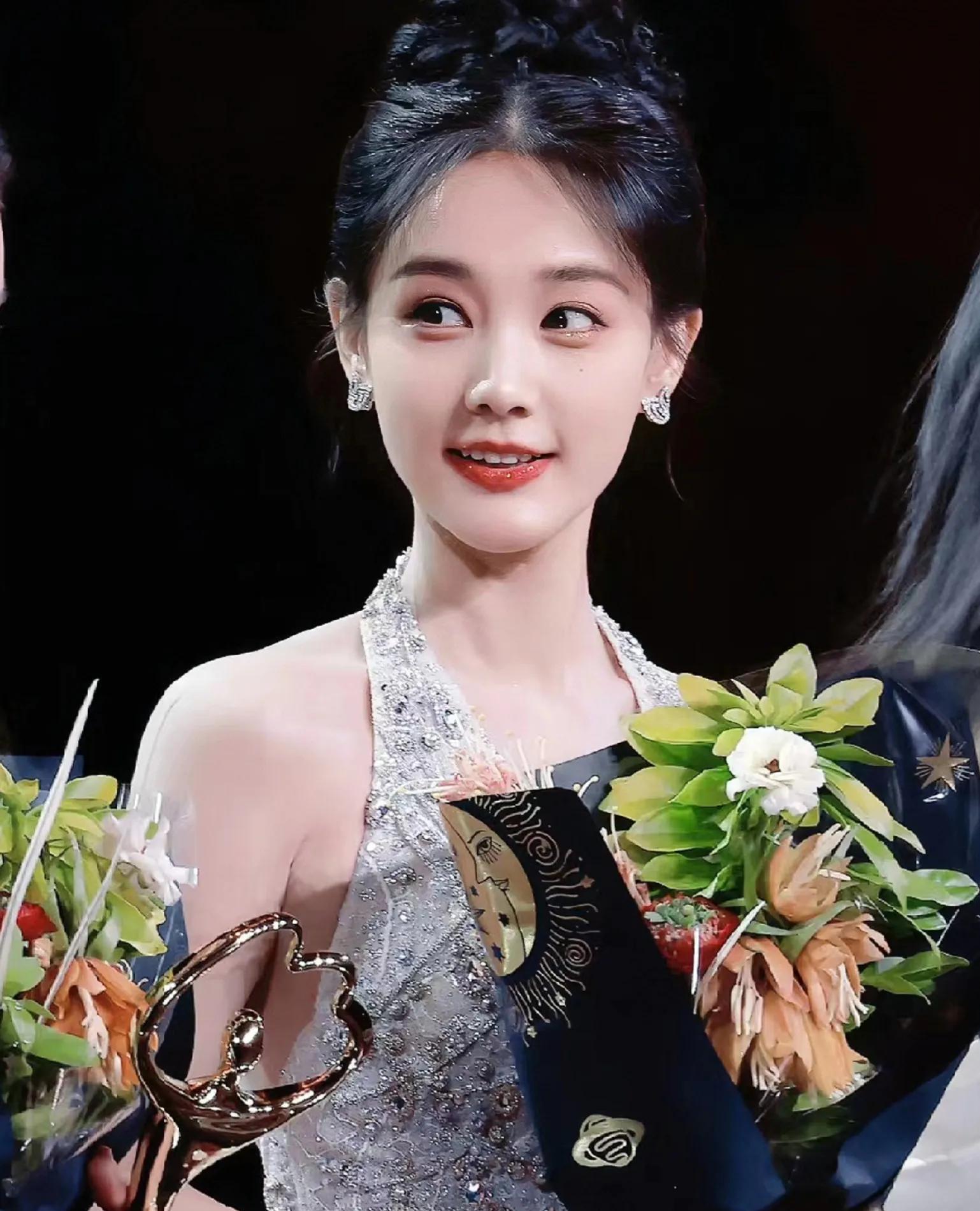 李一桐获年度突破男演员!可惜狂飙没有着火!