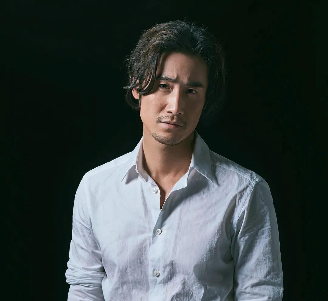 《无间》奇道:娶了白富美苗乙乙,49岁有3个孩子还当导演的他不一般