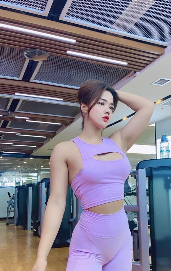 厦门健身女孩,身材曲线迷人,展示不一样的女性魅力_身体_臀部_方式