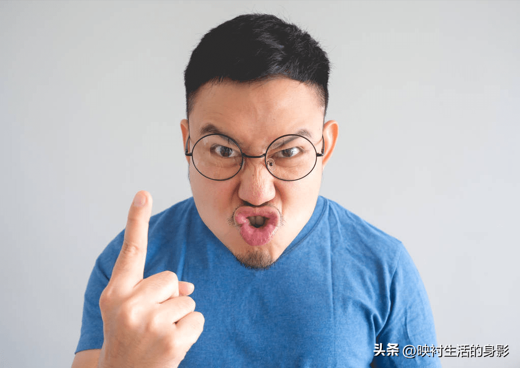 看到父亲即将可以拿到这么多钱,两个儿子在那段时间一直让父亲张伟康