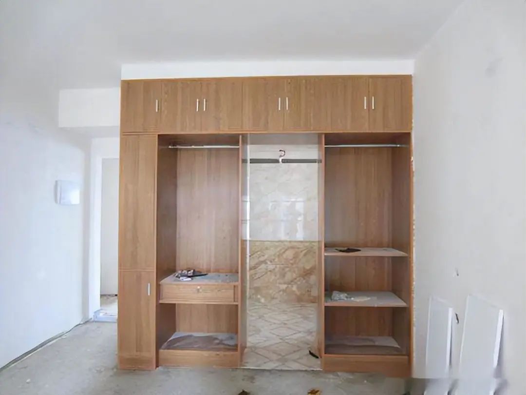 有钱人不用免漆板做衣柜?容易受潮损害,不美观还不实用