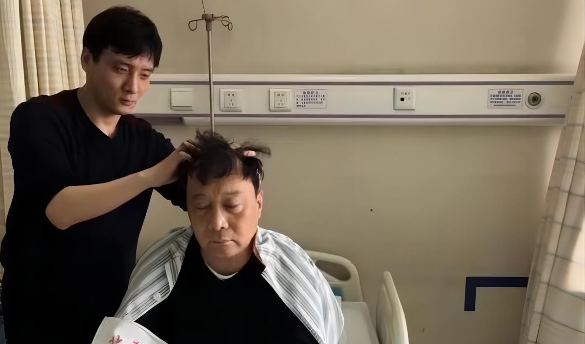 看到父亲忍受病痛的模样,想起他为自己所做的一切,汪强常常倍感愧疚