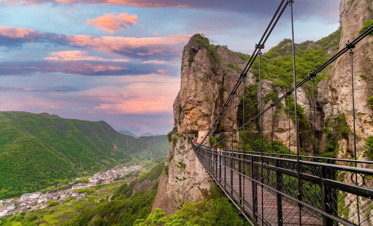 雁荡山→灵岩景区→龙西乡→散水崖-→石斛谷→灵峰夜景→漫步游步道