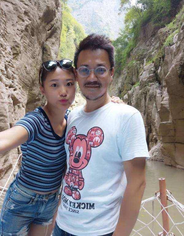 小15岁第三任娇妻好年轻,儿子长相随爸爸_老婆_孙宁_照片