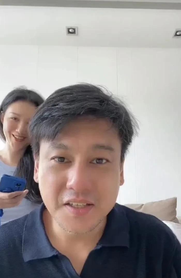 44岁丁克族朱孝天中年发福事业停滞,幸得娇妻不嫌弃,靠积蓄度日_网友