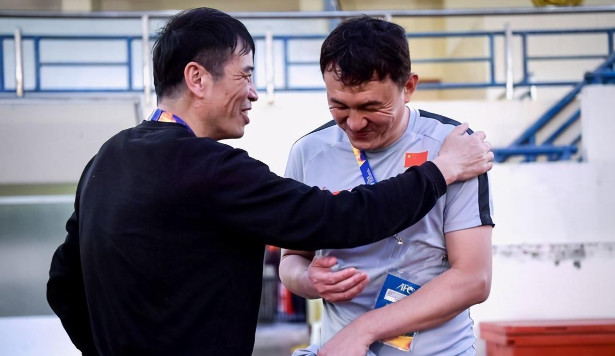 解除了国奥主帅希丁克帅印,让带女足铩羽而归,带着鲁能烙印的郝伟入住