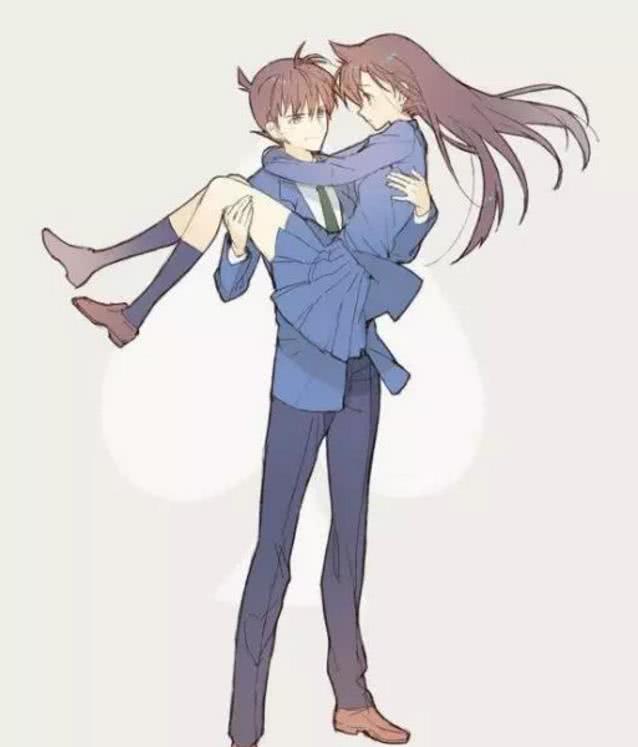 柯南中5对情侣的公主抱,京极真最温柔,看到小黑和柯南:我笑了_因为