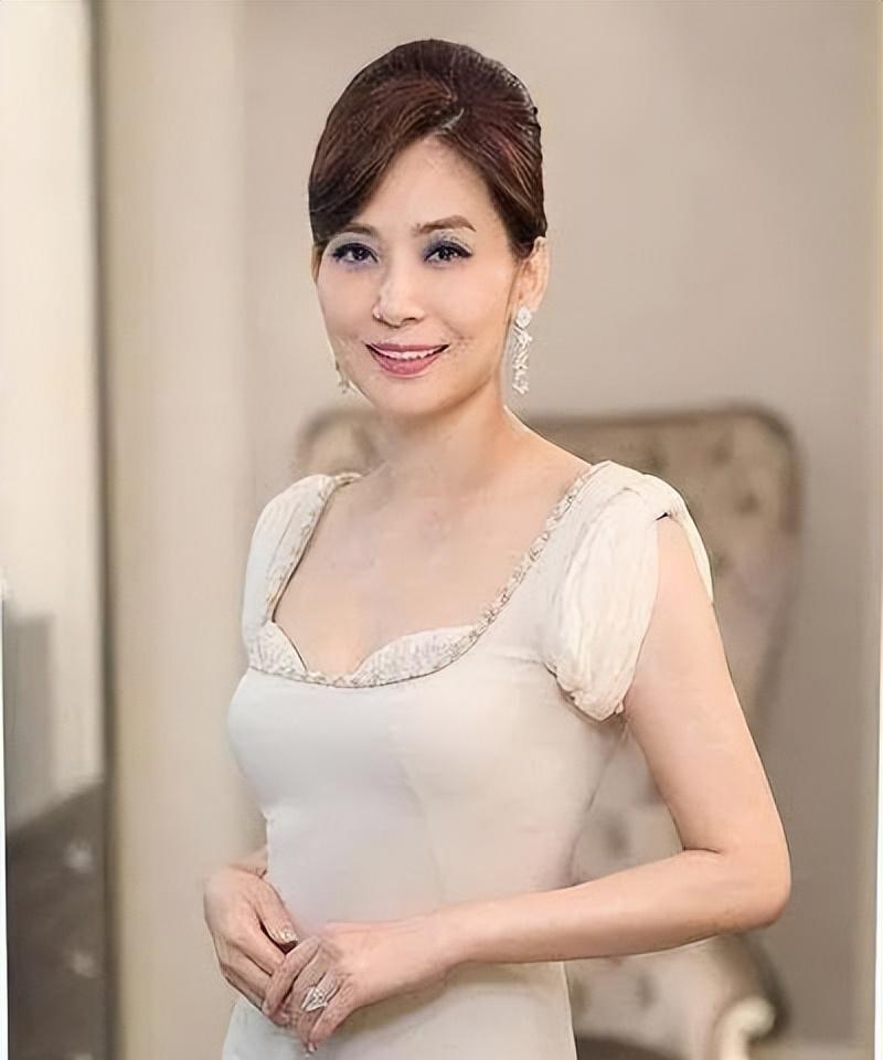 三不肯嫁入豪门,香港最穷小姐姐身家破亿_祁美云_成功_的能力