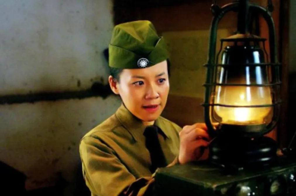 演"女长官"我只服这9位女星,个个霸气侧露,气场两米八_温峥嵘_眼神